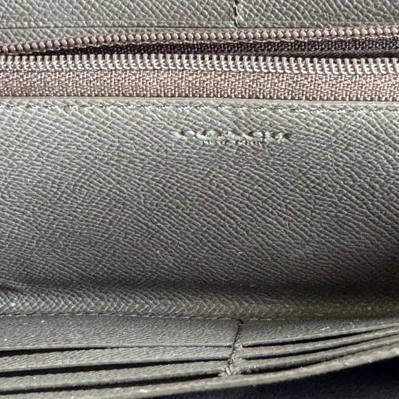 Coach wallet zip around accordion EUC - Picture 7 of 8